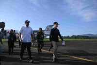 Gubernur Sumatera Utara Muhammad Bobby Afif Nasution didampingi Bupati Tapanuli Tengah Masinton Pasaribu beserta Forkopimda Tapanuli Tengah menyambut kedatangan Wakil Presiden Republik Indonesia Gibran Rakabuming Raka di Bandara FL Tobing, Jum'at (4/9/2026). 