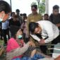 Gubernur Sumatera Utara Muhammad Bobby Afif Nasution didampingi Bupati Karo Antonius Ginting, Forkpimda Kabupaten Karo, serta sejumlah OPD Pemprov, berkunjung ke lokasi pengungsian erupsi Gunung Sinabung di Jambur Desa Suka Tepu Kecamatan Naman Teran, Kabupaten Karo, Selasa (1/9/2026). 