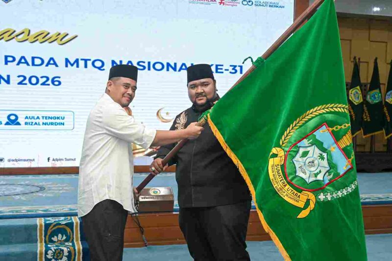 Gubernur Sumut, Bobby Nasution melepas keberangkatan Kafilah Sumut pada MTQ Nasional Ke-31 di Kota Semarang di Aula Tengku Rizal Nurdin, Rumah Dinas Gubernur Sumut, Jalan Sudirman No. 41, Medan, Selasa malam (8/9/2026).