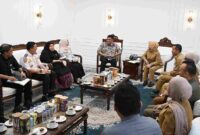 Gubernur Sumatera Utara (Sumut) Muhammad Bobby Afif Nasution menerima audiensi Plt Bupati Langkat Tiorita Surbakti di ruang kerja kantor Gubernur Sumut Jalan Diponegoro Nomor 30 Medan, Selasa (8/9/2026).