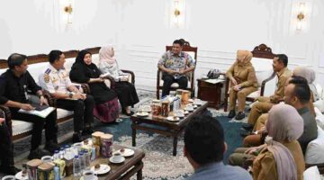 Gubernur Sumatera Utara (Sumut) Muhammad Bobby Afif Nasution menerima audiensi Plt Bupati Langkat Tiorita Surbakti di ruang kerja kantor Gubernur Sumut Jalan Diponegoro Nomor 30 Medan, Selasa (8/9/2026).