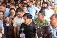 Gubernur Sumatera Utara (Sumut) Bobby Nasution mendampingi Wakil Presiden RI Gibran Rakabuming mengunjungi Korban keracunan MBG di Rumah Sakit Efarina Etaham dan Rumah Sakit Amanda Jalan Lintas Desa Raya Kabupaten Karo, Jumat (11/9/2026)
