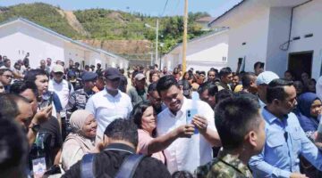 Gubernur Sumatera Utara (Sumut) Muhammad Bobby Afif Nasution mendampingi Wakil Presiden RI Gibran Rakabuming Raka meninjau Hunian Tetap (Huntap) di Kelurahan Aek Parombunan Kota Sibolga, Jumat (4/9/2026).