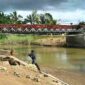 Gubernur Sumatera Utara (Sumut) Bobby Afif Nasution meresmikan Jembatan Armco Kombinasi Bailey (Modulator Tiper-21) di Desa Parjalihotan Kecamatan Pinangsori, Kabupaten Tapanuli Tengah, Kamis (3/9/2026). 