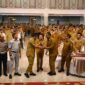 Muhammad Bobby Nasution membuka Rapat Koordinasi Optimalisasi PAD Se- Provinsi Sumut sekaligus penyaluran Dana Bagi Hasil (DBH) Pajak Provinsi Sumut Kepada Kabupaten/Kota Se-Sumut, di Aula Raja Inal Siregar, Kantor Gubernur Sumut, Jalan Diponegoro 30, Medan, Senin (31/8/2026). 