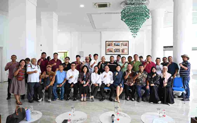 Temu Pers bersama dengan Panitia Toba Caldera Culture Festival (TCCF) 2026 yang difasilitasi Dinas Komunikasi dan Informatika Sumut, berlangsung di Lobby Dekranasda Lantai 1 Kantor Gubernur Sumut Jalan Diponengoro Nomor 30 Medan, Rabu (2/9/2026).