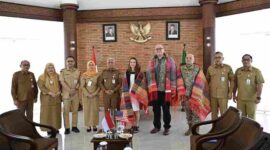 Wakil Gubernur Sumut Surya menerima kunjungan Courtesy Visit Konsul Amerika Serikat untuk Sumatera Lisa Podolny bersama Kepala Bagian Politik dari Kedutaan Besar AS di Jakarta David Muehlke dan Kepala Bagian Kerjasama Militer (Military Group) Kedutaan Besar AS di Jakarta Letkol Romelo Delos Santos, di Anjungan Lantai 9, Kantor Gubernur Sumut, Jalan Pangeran Diponegoro Nomor 30 Medan, Senin (21/9/2026). 