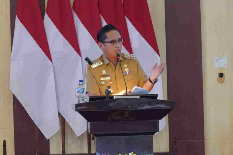 Wali Kota Medan Rico Tri Putra Bayu Waas saat menghadiri Rapat Paripurna Laporan Pelaksanaan Reses VI Masa Persidangan III Tahun Sidang 2025–2026 di Ruang Rapat Paripurna DPRD Kota Medan, Senin (31/8/2026).