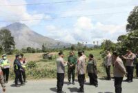Kapolda Sumut Irjen Pol. Whisnu Hermawan Februanto meninjau Gunung Sinabung pascaerupsi