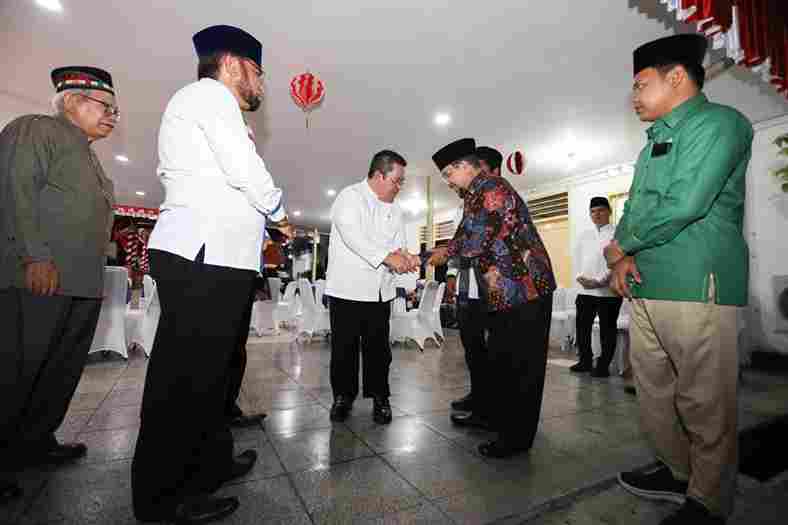 Wali Kota Pematangsiantar Wesly Silalahi, S.H., M.Kn., bersama jajaran Pemerintah Kota (Pemko) Pematangsiantar menerima dan menjamu utusan Majelis Ulama Indonesia (MUI) Pusat dan MUI Provinsi Sumatera Utara (Sumut) di Rumah Dinas Wali Kota, Jalan M.H. Sitorus, Kelurahan Teladan, Kecamatan Siantar Barat, Senin (31/8/2026) malam.