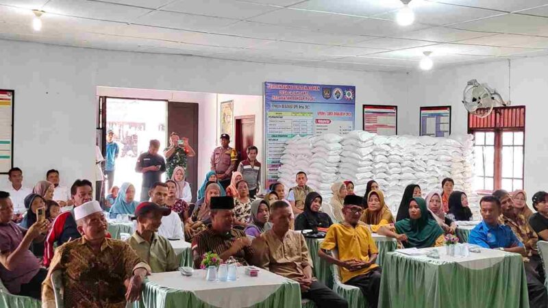 Masyarakat penerima bantuan pangan (PBP) di Desa Gajah Sakti, Kecamatan Bandar Pulau, Kabupaten Asahan, Rabu (2/9/2026).