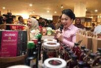 Galeri yang berada di kawasan Mall Pelayanan Publik (MPP) Kota Medan itu menjadi salah satu ruang pemasaran bagi produk unggulan pelaku usaha mikro, kecil, dan menengah (UMKM) binaan Dekranasda Kota Medan.