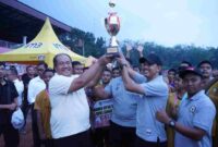 Bupati Asahan Taufik Zainal Abidin menutup Turnamen U-15 2026. Mezaluna menjadi juara pertama, disusul Bakrie Asahan dan Kapella.