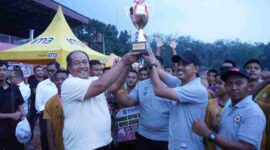 Bupati Asahan Taufik Zainal Abidin menutup Turnamen U-15 2026. Mezaluna menjadi juara pertama, disusul Bakrie Asahan dan Kapella.
