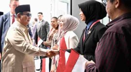 Mahasiswa Indonesia menyambut hangat Presiden Prabowo Subianto di Vladivostok, Rusia.