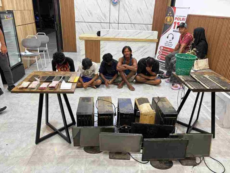 Polisi mengamankan delapan orang dugaan praktik perjudian online di wilayah Bagan Asahan, Kecamatan Sei Kepayang, Kabupaten Asahan. Dalam operasi yang berlangsung hingga Minggu (30/8/2026)