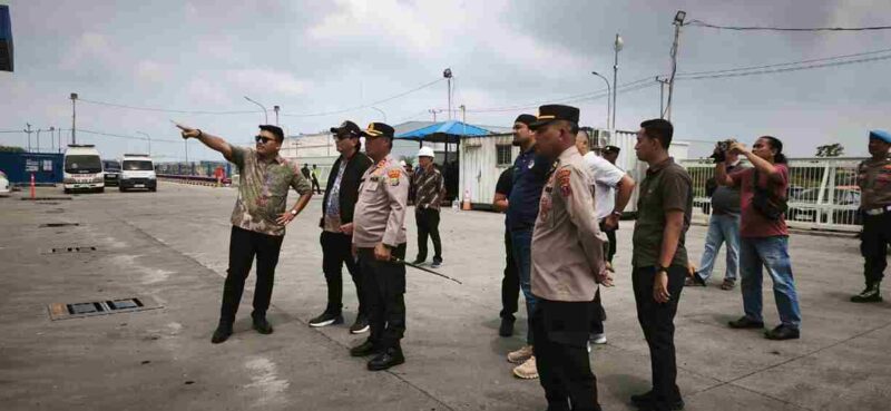Kapolres Simalungun AKBP Marganda Aritonang, S.H., S.I.K., M.M., turun langsung ke lokasi bersama jajaran untuk memantau penanganan kebakaran, pengamanan lokasi, serta pendataan korban.