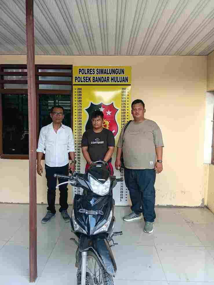 Polisi menangkap pria yang diduga mencuri motor kakaknya di Perdagangan, Simalungun. Motor tersebut disebut telah digadaikan senilai 1 juta.