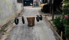 Kondisi jalan yang telah direhab dengan rabat beton.