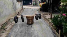 Kondisi jalan yang telah direhab dengan rabat beton.