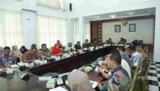 Rapat Sinkronisasi Kegiatan Tim Terpadu Pencegahan dan Pemberantasan Penyalahgunaan dan Peredaran Gelap Narkotika dan Prekursor Narkotika (P4GN) yang dipimpin Wakil Bupati Asahan, Rianto, S.H., M.A.P., di Aula Mawar Kantor Bupati Asahan pada Kamis, 3 September 2026.