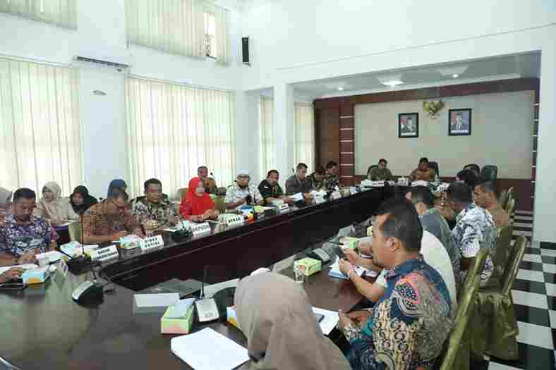 Rapat Sinkronisasi Kegiatan Tim Terpadu Pencegahan dan Pemberantasan Penyalahgunaan dan Peredaran Gelap Narkotika dan Prekursor Narkotika (P4GN) yang dipimpin Wakil Bupati Asahan, Rianto, S.H., M.A.P., di Aula Mawar Kantor Bupati Asahan pada Kamis, 3 September 2026.