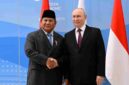 Prabowo dan Vladimir Putin bertemu di Vladivostok untuk memperkuat hubungan strategis Indonesia-Rusia.