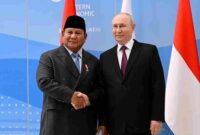 Prabowo dan Vladimir Putin bertemu di Vladivostok untuk memperkuat hubungan strategis Indonesia-Rusia.