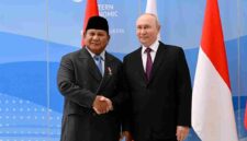 Prabowo dan Vladimir Putin bertemu di Vladivostok untuk memperkuat hubungan strategis Indonesia-Rusia.