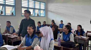 Wapres Gibran meninjau SMAN 1 Barus di Tapanuli Tengah.