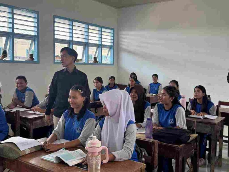 Wapres Gibran meninjau SMAN 1 Barus di Tapanuli Tengah.