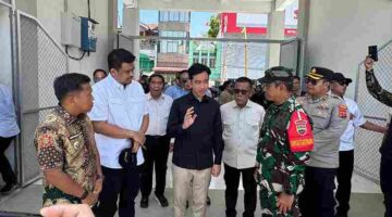 Wakil Presiden (Wapres) Gibran Rakabuming Raka disela-sela meninjau kondisi wilayah dan masyarakat terdampak di Kabupaten Tapanuli Tengah, Kota Sibolga, dan Kabupaten Tapanuli Selatan pada Jumat (4/9/2026).