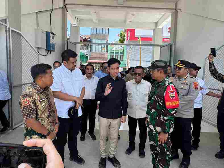 Wakil Presiden (Wapres) Gibran Rakabuming Raka disela-sela meninjau kondisi wilayah dan masyarakat terdampak di Kabupaten Tapanuli Tengah, Kota Sibolga, dan Kabupaten Tapanuli Selatan pada Jumat (4/9/2026).