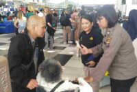 Polda Sumut mengerahkan 108 personel untuk mengamankan dan melayani penumpang terdampak.