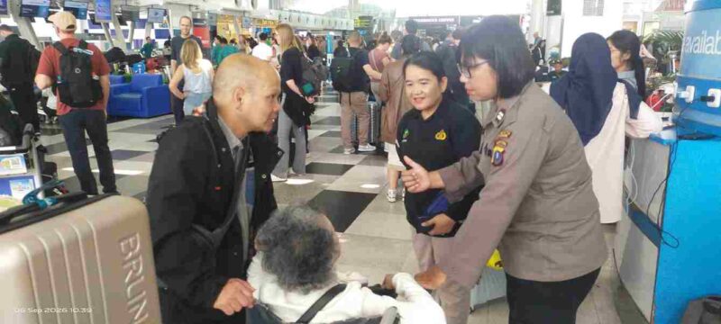 Polda Sumut mengerahkan 108 personel untuk mengamankan dan melayani penumpang terdampak.