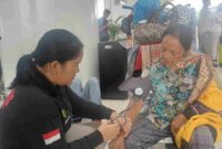 layanan kesehatan bagi penumpang terdampak pembatalan penerbangan di Kualanamu akibat aktivitas erupsi Anak Krakatau.