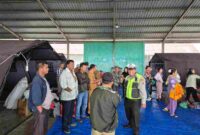 Sebanyak 418 warga Kuta Tengah dipulangkan dari pengungsian pascaerupsi Sinabung setelah perubahan radius zona bahaya