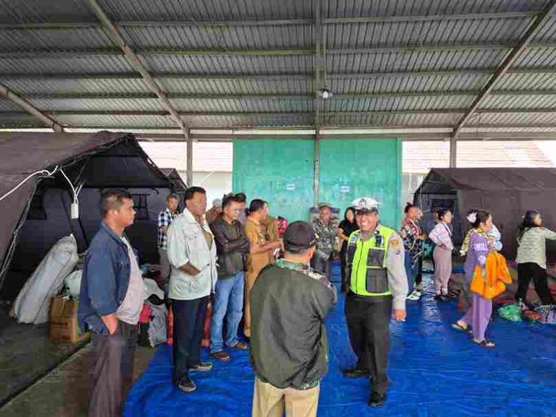Sebanyak 418 warga Kuta Tengah dipulangkan dari pengungsian pascaerupsi Sinabung setelah perubahan radius zona bahaya