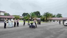 Sat Lantas Polres Pematangsiantar memberikan sosialisasi Safety Riding dan Safety Driving kepada personel Korem 022/PT untuk keselamatan berkendara.
