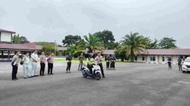 Sat Lantas Polres Pematangsiantar memberikan sosialisasi Safety Riding dan Safety Driving kepada personel Korem 022/PT untuk keselamatan berkendara.