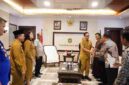 Wali Kota Medan Rico Tri Putra Bayu Waas saat menerima audiensi pengurus dan panitia Paroki Santo Padre Pio Medan Helvetia di Ruang Khusus Wali Kota Medan, Selasa (8/9/2026).