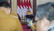 Wali Kota Medan Rico Tri Putra Bayu Waas memberikan tanggapan atas pandangan umum fraksi-fraksi DPRD Kota Medan mengenai Rancangan Peraturan Daerah (Ranperda) tentang Pencabutan Perda Nomor 2 Tahun 2013 tentang Lembaga Kemasyarakatan dalam rapat paripurna di Gedung DPRD Kota Medan, Selasa (8/9/2026).