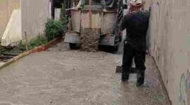 Pekerjaan pengecoran jalan rabat beton di Gang Saudara, Jalan Danau Singkarak, Medan, sepanjang 89 meter.