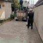 Pekerjaan pengecoran jalan rabat beton di Gang Saudara, Jalan Danau Singkarak, Medan, sepanjang 89 meter.