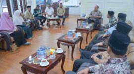 Bupati Asahan Taufik Zainal Abidin, S.Sos., M.Si., menerima audiensi Panitia Wisuda Sarjana Institut Agama Islam Daar Al Uluum Asahan Kisaran Angkatan XXXVI Tahun Akademik 2026/2027 di Ruang Kerja Bupati Asahan, Jumat (11/9/2026).