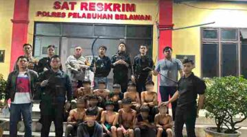 Tim Macan Polres Pelabuhan Belawan mengamankan 13 pemuda dalam patroli dini hari dan menyita empat senjata tajam serta satu ketapel.