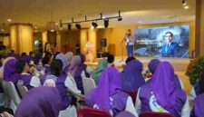 Rico saat membuka Seminar Eksklusif 2026 yang membahas vaksinasi ibu hamil dan ASI eksklusif di Galery Mustika Deli, Gedung Mal Pelayanan Publik (MPP) Medan, Minggu (13/9/2026).