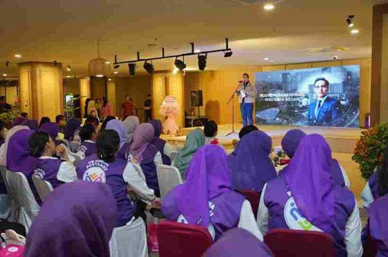 Rico saat membuka Seminar Eksklusif 2026 yang membahas vaksinasi ibu hamil dan ASI eksklusif di Galery Mustika Deli, Gedung Mal Pelayanan Publik (MPP) Medan, Minggu (13/9/2026).