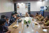 Bupati Asahan Taufik Zainal Abidin menerima audiensi GMKI Cabang Asahan untuk membahas kolaborasi kepemudaan dan turnamen futsal antar pemuda gereja.