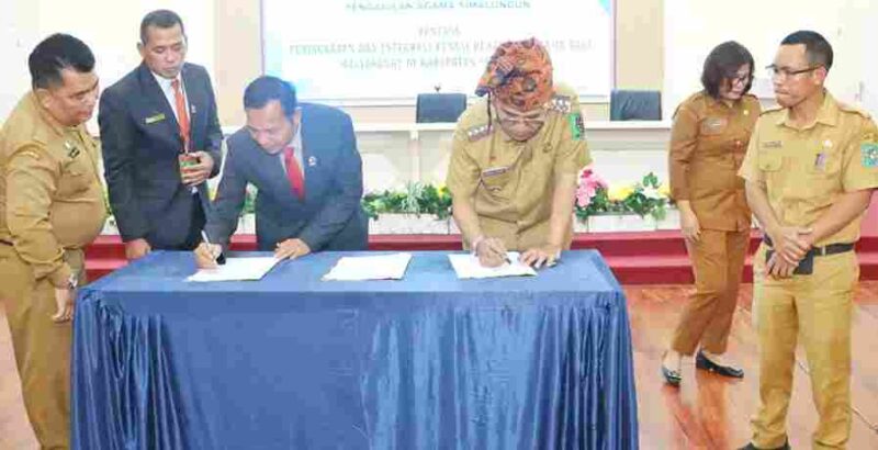Pemkab Simalungun dan Pengadilan Agama memperkuat kerja sama pelayanan publik, akses keadilan, serta pencegahan perkawinan anak di Balai Harungguan Tuan Rondahaim Saragih, Kantor Bupati Simalungun, Senin (14/9/2026).